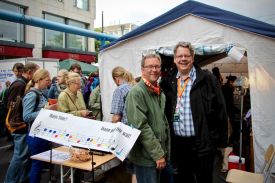 Abend der Begegnung – Ralf Kunstmann aus Biesdorf und Matthias Orphal aus Lichtenberg (rechts). Foto: Jürgen Bosenius