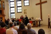 Festgottesdienst im Evangelischen Gemeindezentrum in Berlin-Hellersdorf anlässlich des 25-jährigen Kirchweihjubiläums. Foto: kklios