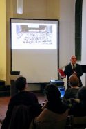 Superintendent Hans-Georg Furian zur Idee des Projektes: Die Geburt von "Licht an!" aus dem Geiste eines fensterlosen Kongresssaals. Foto: Jürgen Bosenius