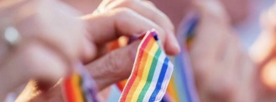 Liebe ist stärker als Hass. Nach dem Angriff auf den CSD stehen wir zusammen. Foto: Martin Kirchner