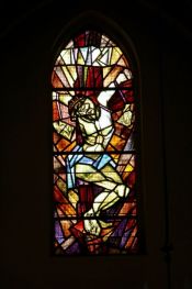 Altarfenster in der Dorfkirche Berlin Alt-Marzahn. Foto: kklios