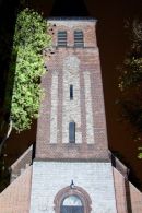Berlin-Biesdorf, Gnadenkirche. Morgens um fünf: Hier geht ein "Licht an!" Foto: Jürgen Bosenius