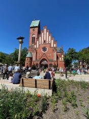 Evangelische Kirchengemeinde Berlin-Friedrichshagen: Vorplatz der Christophoruskirche nach einjährigen Bauarbeiten offiziell eröffnet Foto: Ev. Kirchengemeinde Berlin-Friedrichshagen.