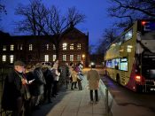 Alle Fotos hier! Weihnachtsbläserbus 2025: „Zugabe“-Rufe in Hellersdorf, wunderbarer Mitsing-Gottesdienst in der Erlöserkirche und 1.600 Euro für den Kältebus. Foto: Jürgen Bosenius