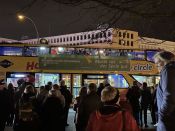 Alle Fotos hier! Weihnachtsbläserbus 2025: „Zugabe“-Rufe in Hellersdorf, wunderbarer Mitsing-Gottesdienst in der Erlöserkirche und 1.600 Euro für den Kältebus. Foto: Jürgen Bosenius