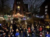 Alle Fotos hier! Weihnachtsbläserbus 2025: „Zugabe“-Rufe in Hellersdorf, wunderbarer Mitsing-Gottesdienst in der Erlöserkirche und 1.600 Euro für den Kältebus. Foto: Jürgen Bosenius