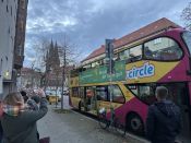 Alle Fotos hier! Weihnachtsbläserbus 2025: „Zugabe“-Rufe in Hellersdorf, wunderbarer Mitsing-Gottesdienst in der Erlöserkirche und 1.600 Euro für den Kältebus. Foto: Jürgen Bosenius