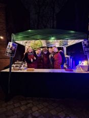 Alle Fotos hier! Weihnachtsbläserbus 2025: „Zugabe“-Rufe in Hellersdorf, wunderbarer Mitsing-Gottesdienst in der Erlöserkirche und 1.600 Euro für den Kältebus. Foto: Mandy Endter