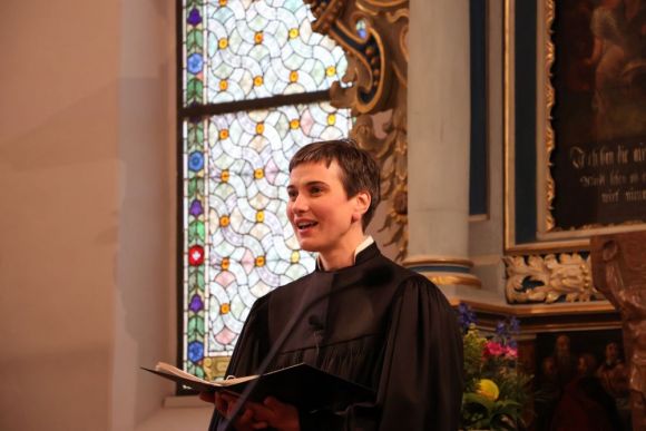 Evangelische Kirchengemeinde Berlin-Kaulsdorf: Herzlich willkommen Pfarrerin Elisabeth Collatz! Foto: Jürgen Bosenius / www.ekbso.de