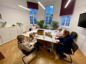 Der Wahlvorstand zählt die abgegebenen Stimmen am Abend des 25. März 2026 aus. Foto: ekbso.de