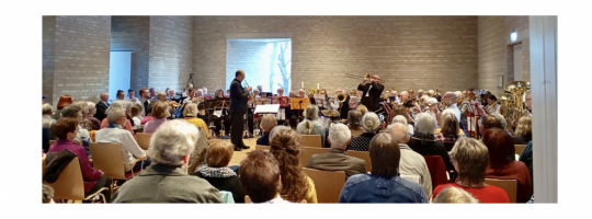 Noch einmal Kreiskirchentag-Feeling: Posaunenchor und Jungbläsergruppe des Evangelischen Kirchenkreises Berlin Süd-Ost begeistern mit Konzert im Gemeindezentrum Biesdorf. Foto: privat