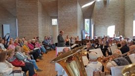 Noch einmal Kreiskirchentag-Feeling: Posaunenchor und Jungbläsergruppe des Evangelischen Kirchenkreises Berlin Süd-Ost begeistern mit Konzert im Gemeindezentrum Biesdorf. Foto: privat